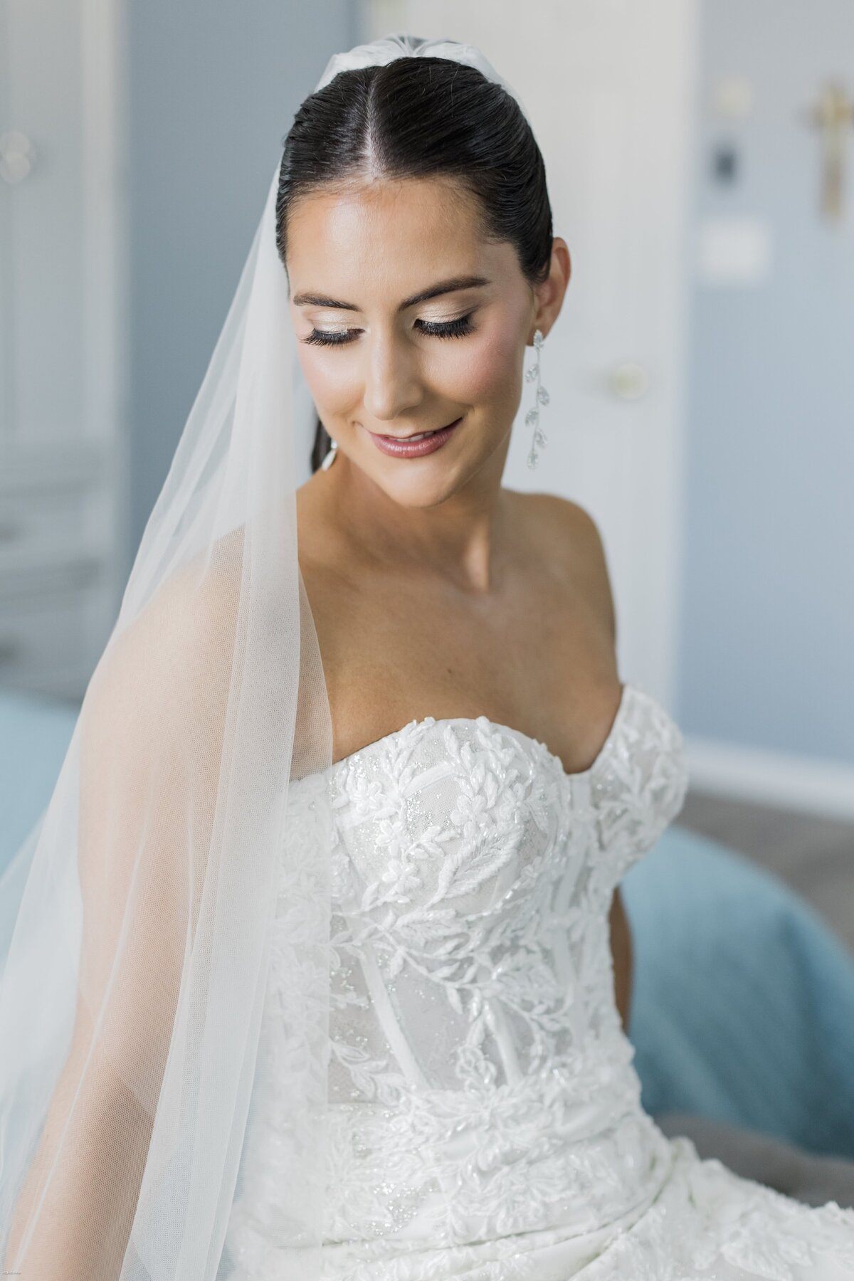 Bride wearing lace dress and veil for Long Islandwedding