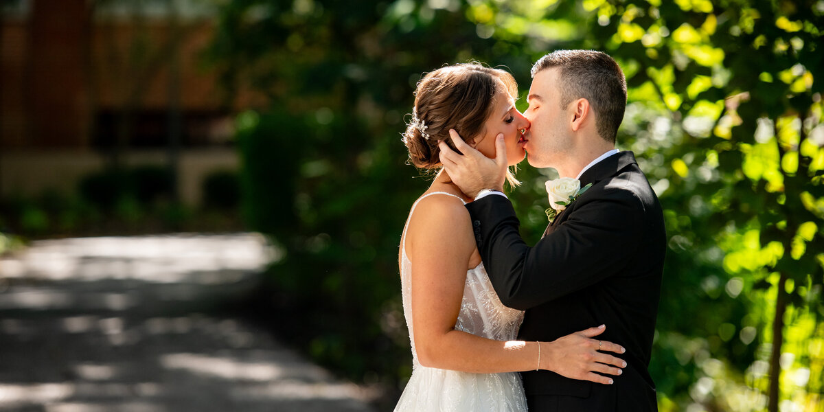 River House at Odettes Wedding Photography kiss