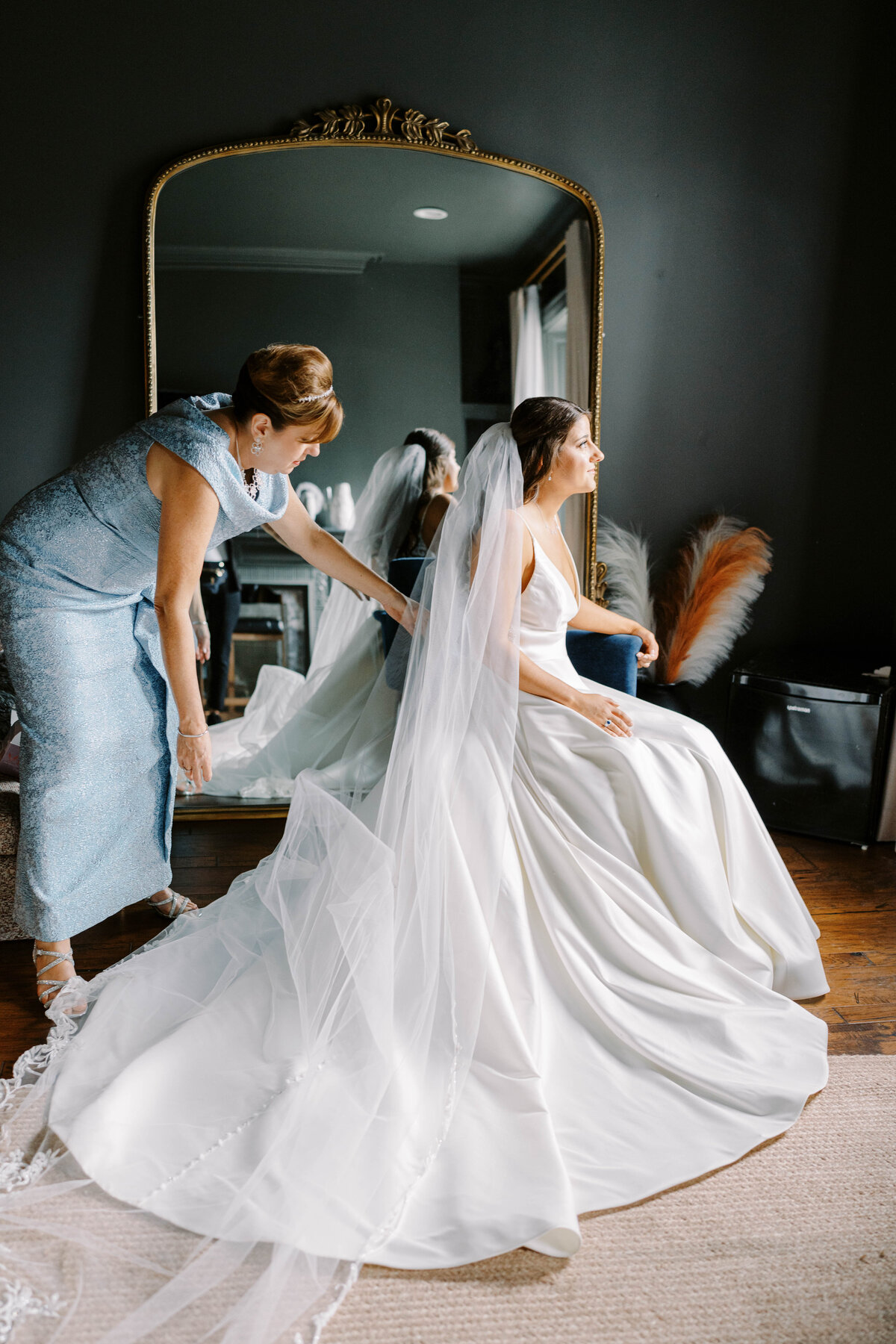 cairnwood-estate-spring-wedding-philadelphia-photographer-bridal-details_011