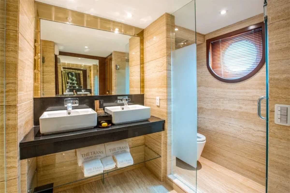 The Trans Luxury Yacht-Suites-Bathroom