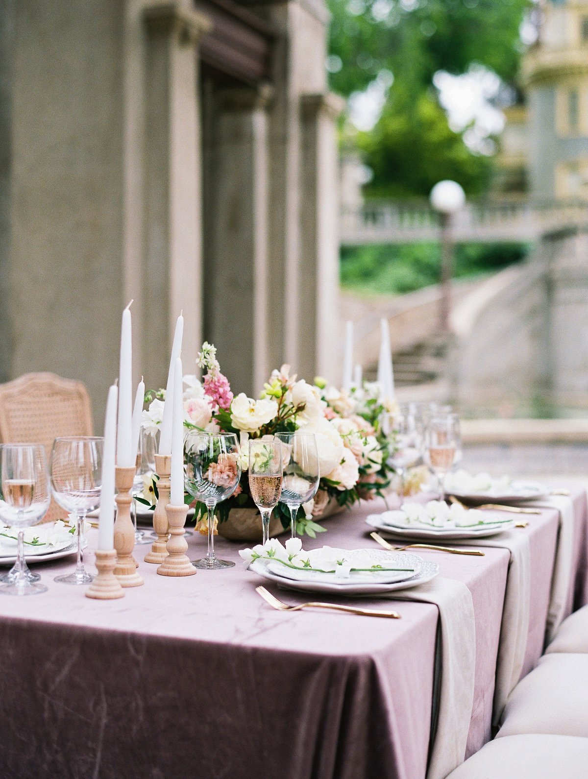 daniel-and-bethany-weddings-reception-table-setup