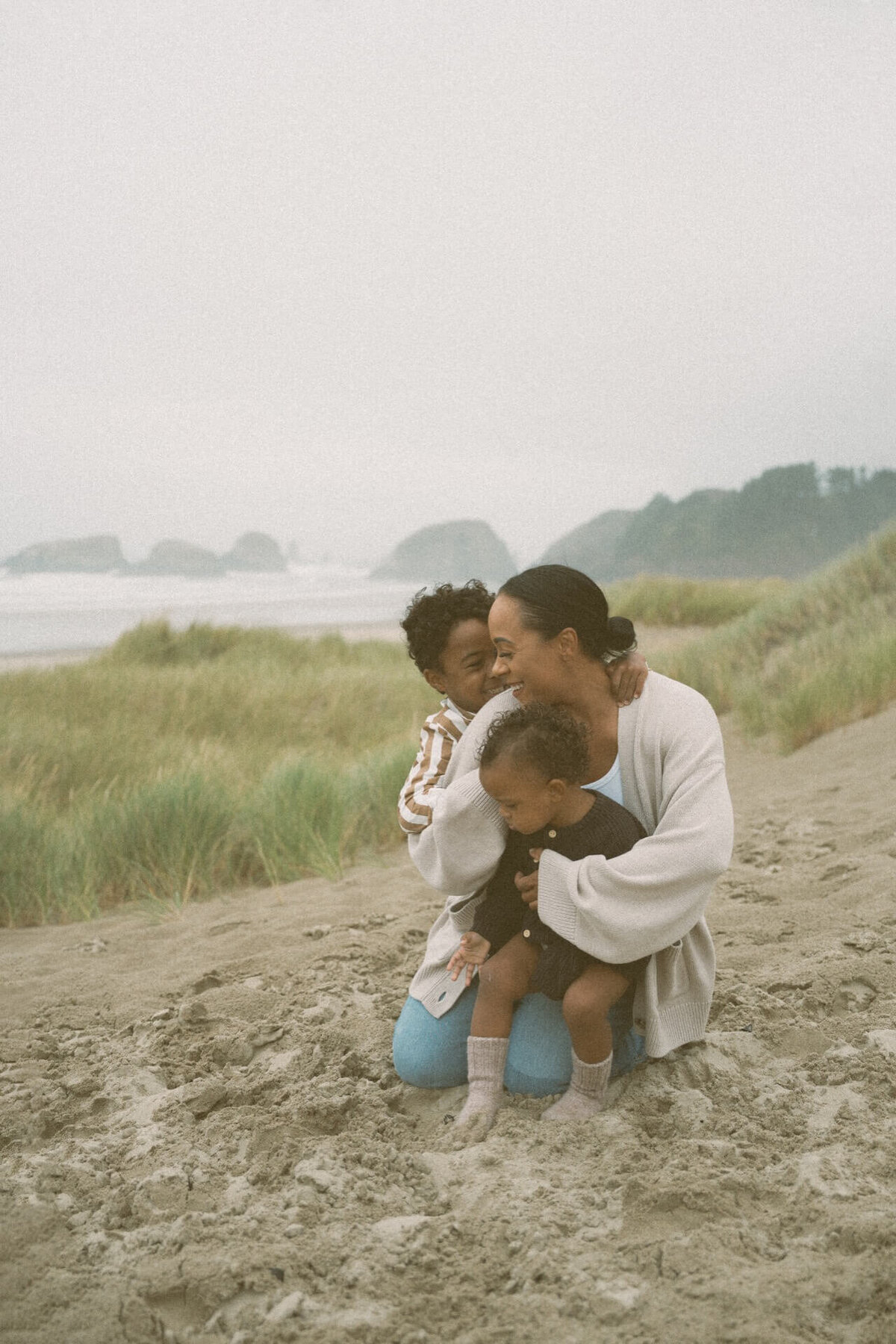 motherhood-photos-cannon-beach