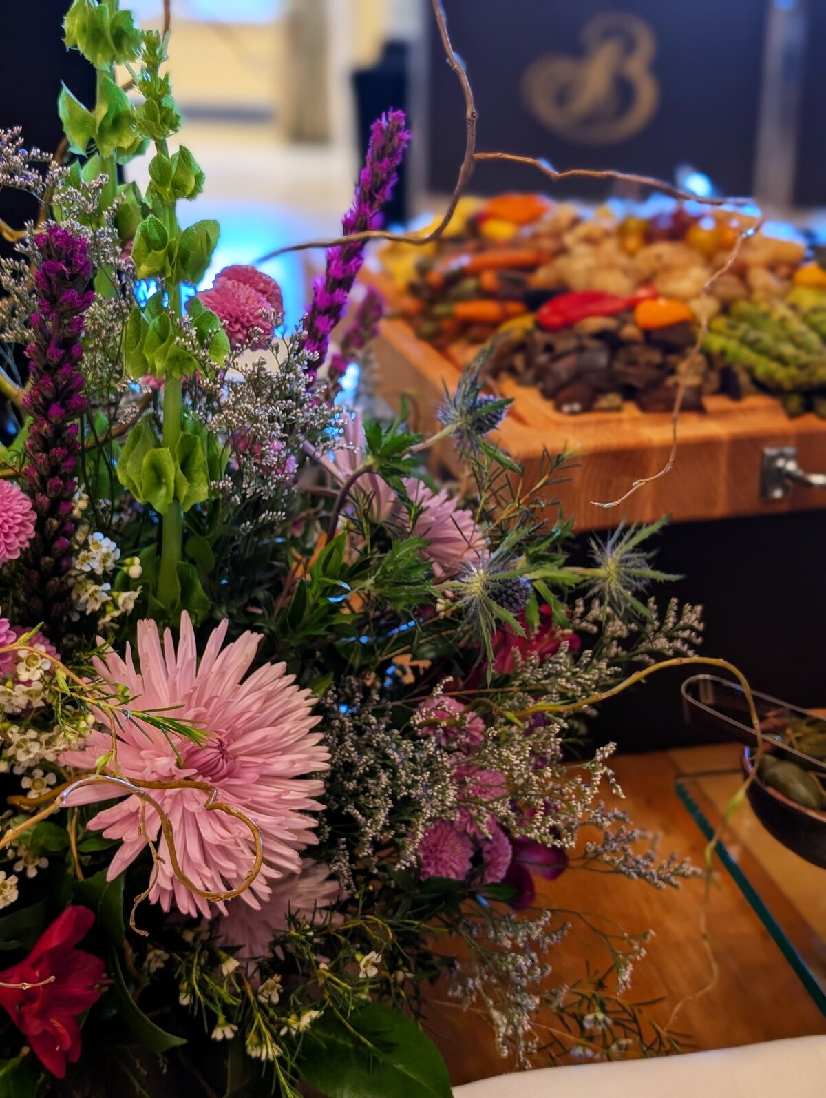 detail flowers at food table