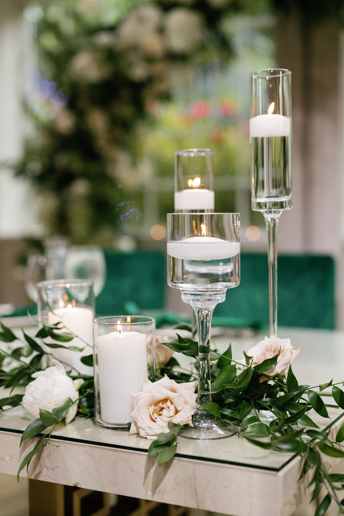 greenery-and-floating-candles-glass-white-green-wedding-decor-enza-events