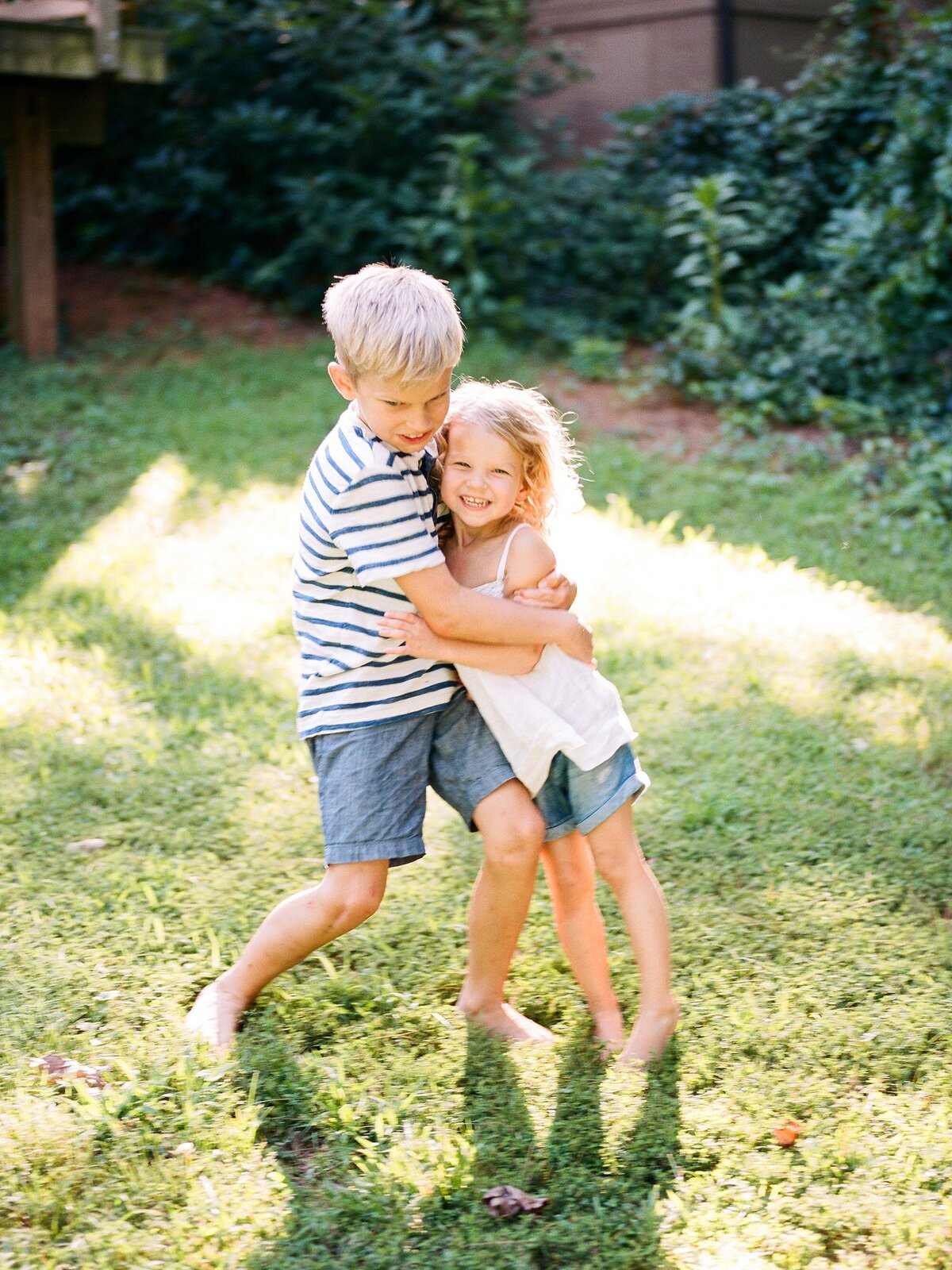 backyard-summer-family-photos-amy-nicole-photography-0018