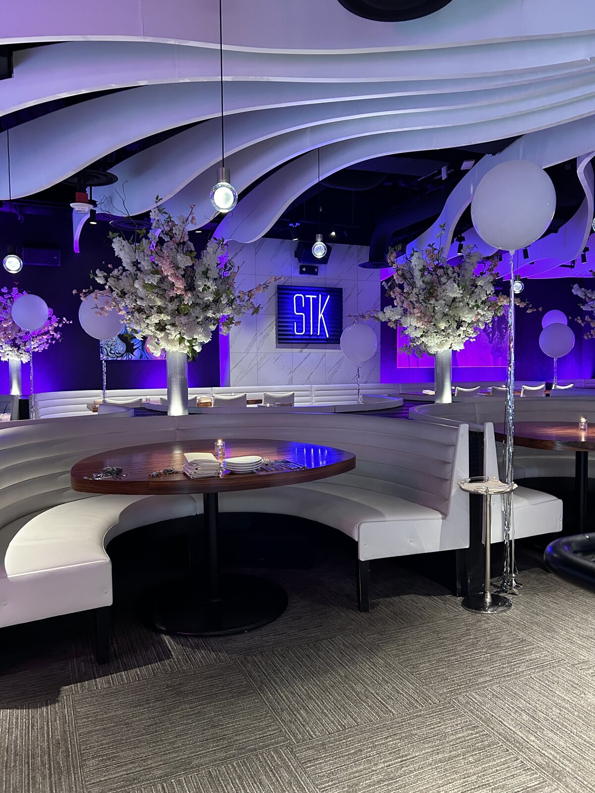 corporate event balloon decor in Seattle