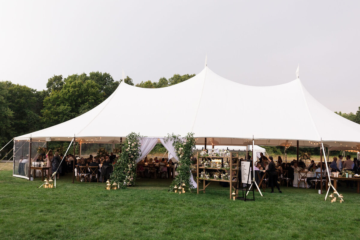 tented-wedding-in-connecticut-sarah-brehant-events