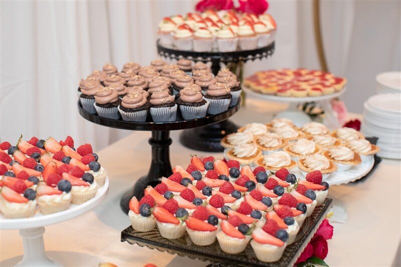 sanctuary-camelback-resort-wedding-reception-dessert-table