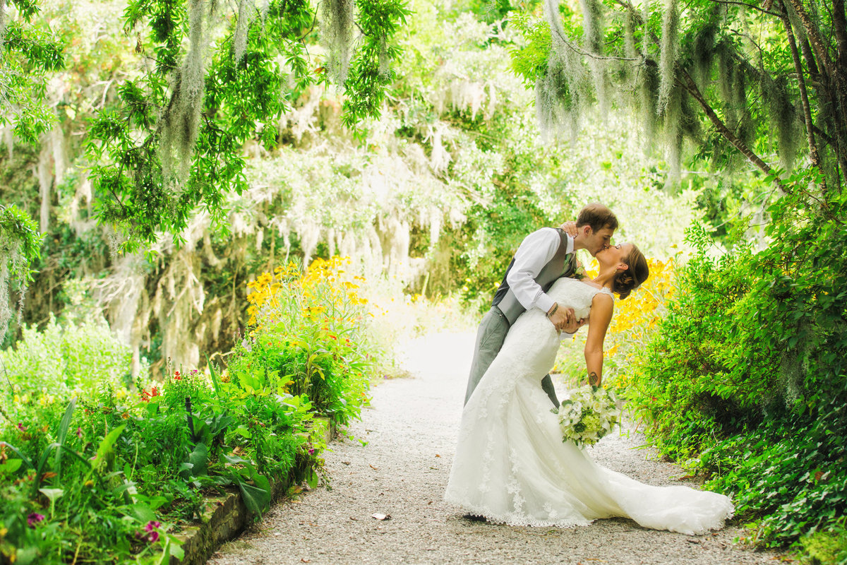 Magnolia plantation bride and groom 