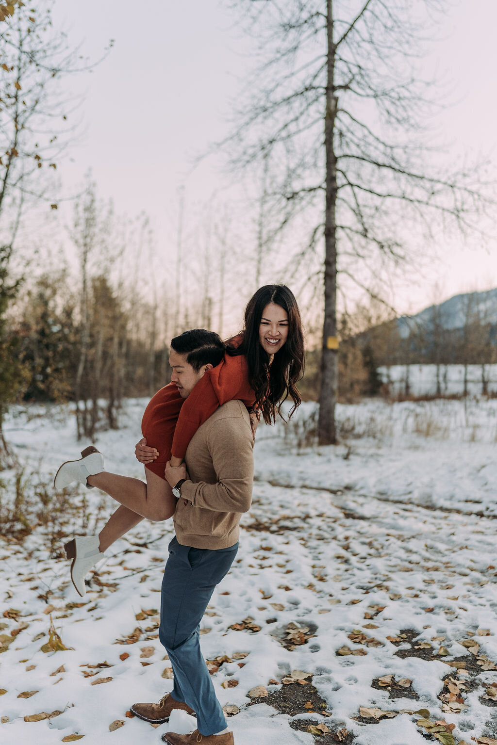 Joyce Li Photography Destination Wedding Elopement Engagement Lifestyle Portrait Photographer West Coast Seattle Washington California goldcreekpondengagement-85