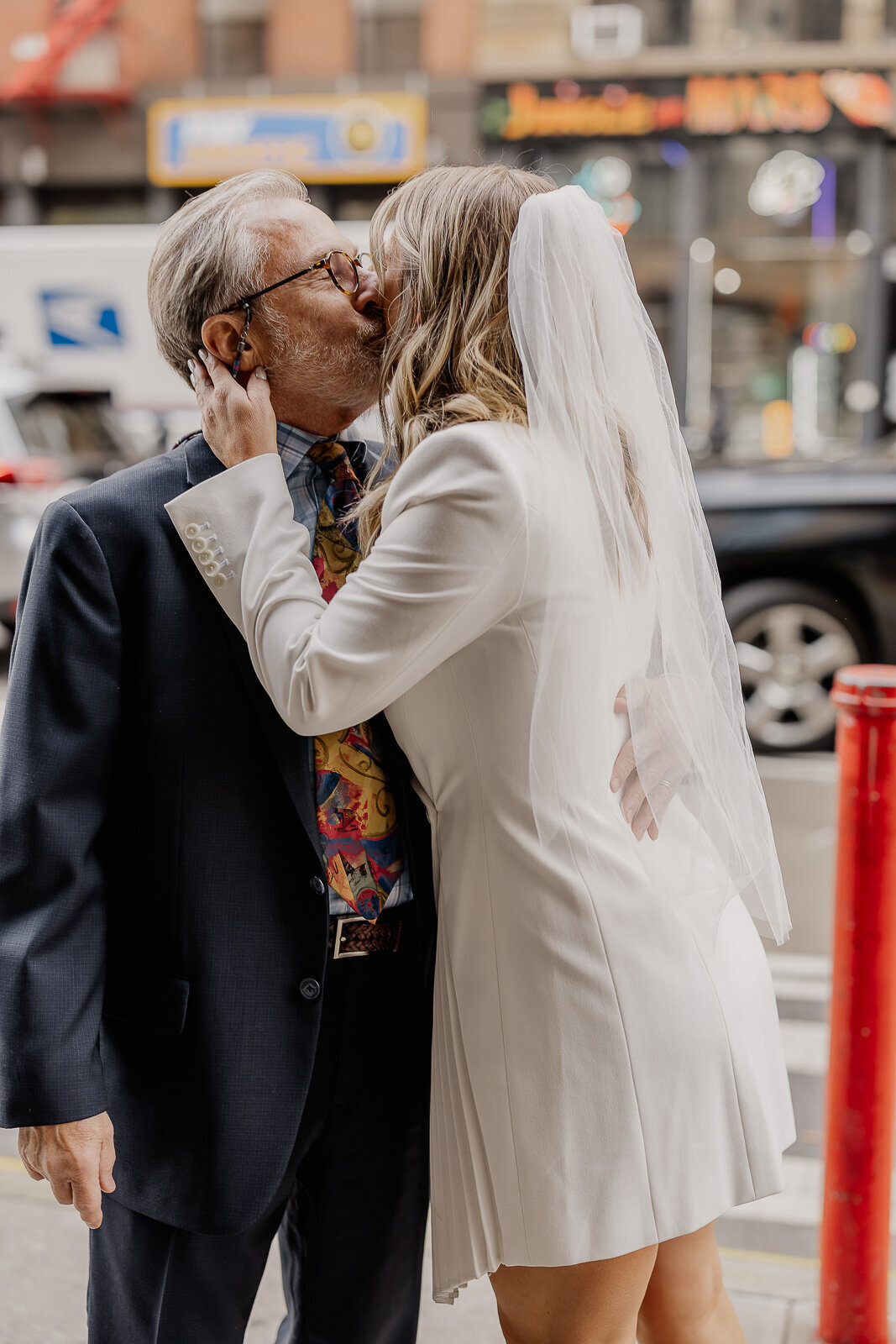 intimate wedding photographer brooklyn bridge