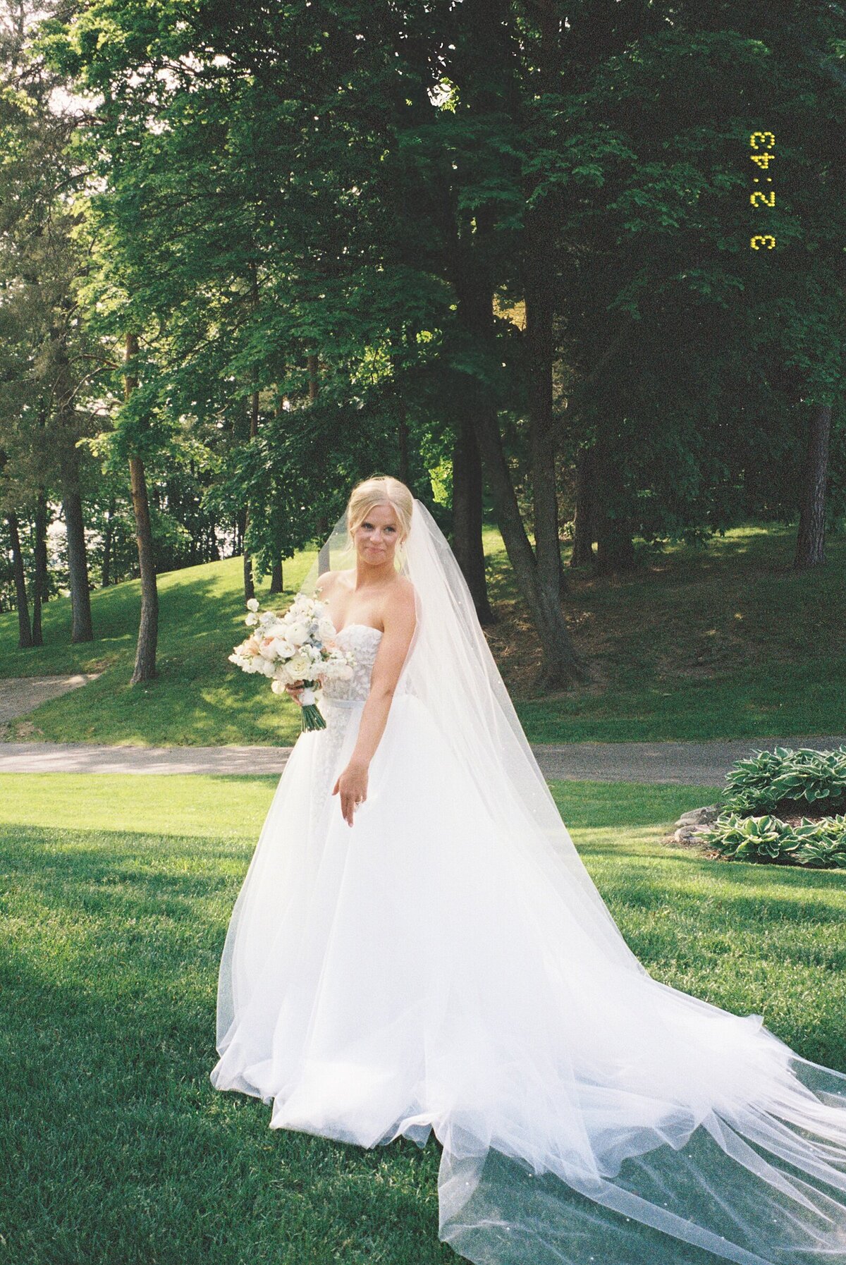 Oak-pointe-country-club-wedding_1335