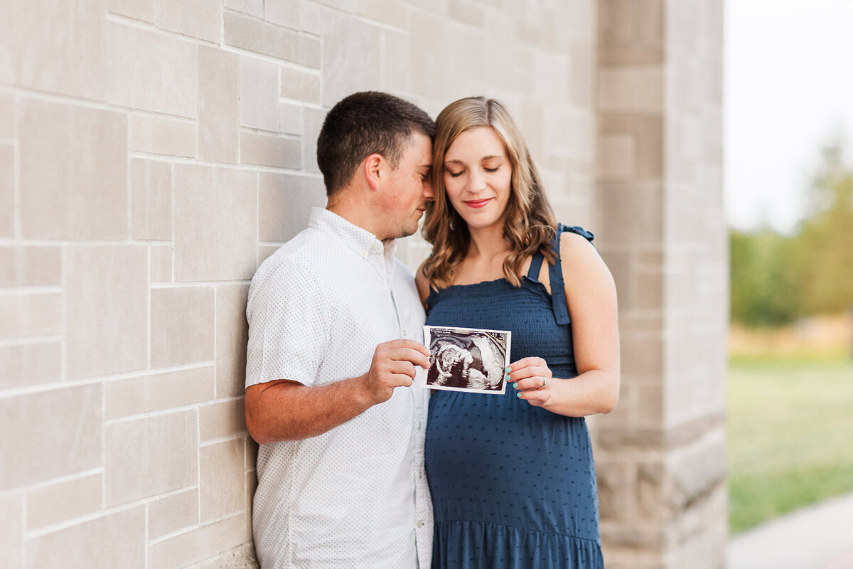 2023 Maternity Session _ Cox Hall Gardens_Alexis Fox Photography + Maternity Session + Cox Hall Gardents + Carmel + Indiana (20 of 24)
