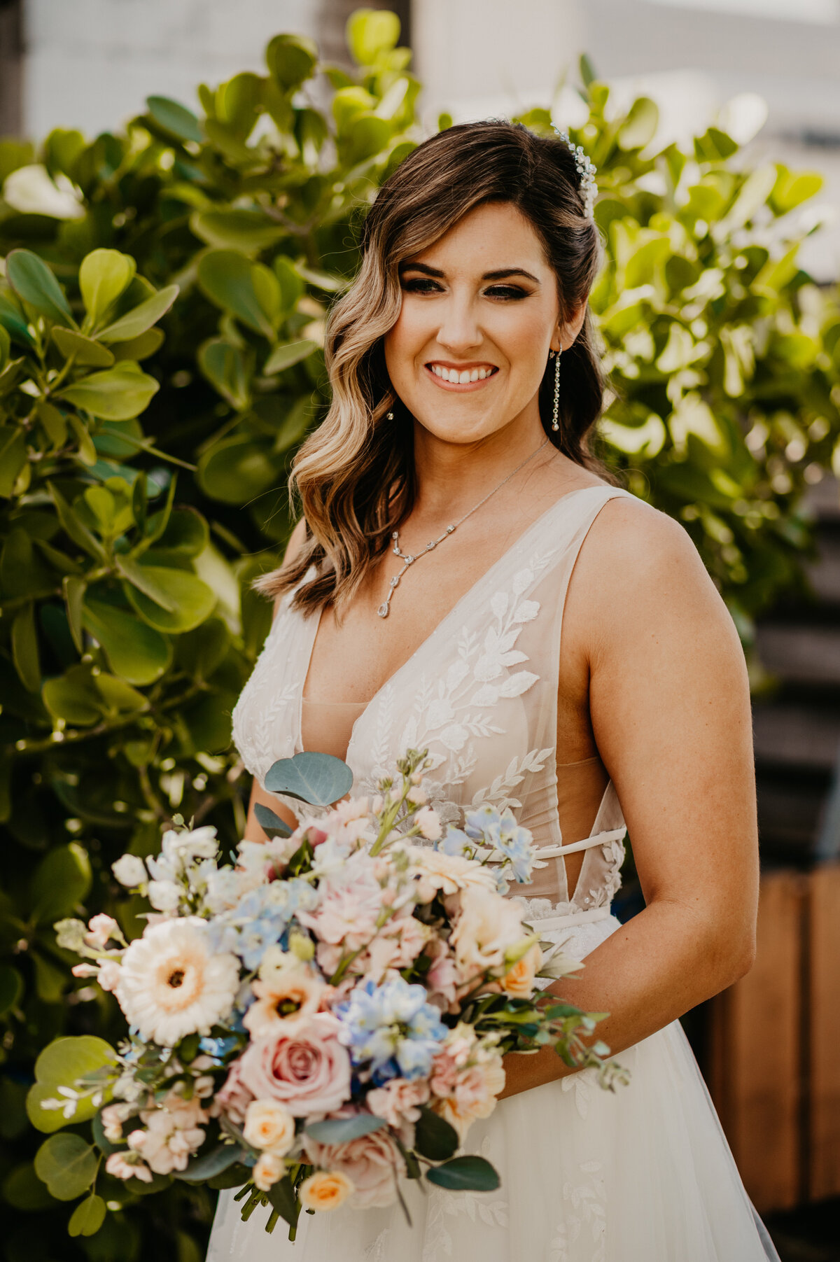 mariah-lacy-photo-green-bench-elope-in-tampa-chantilly-chic-planners-1311