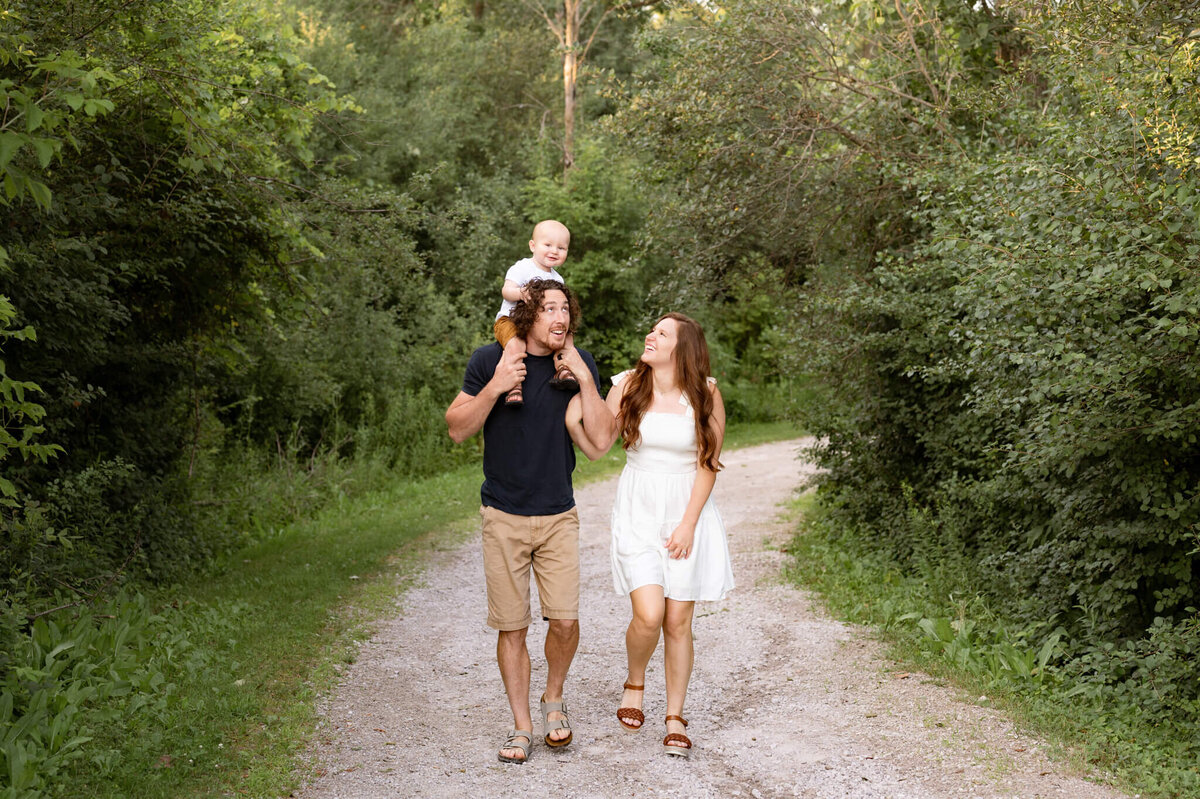 Family photos in Morton Taylor Trailhead