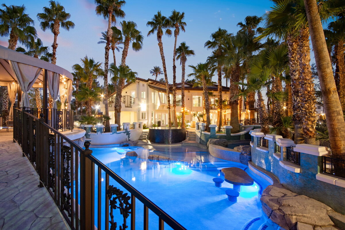 7-web-or-mls-7-print-2818 E Quail Ave Twilight_27