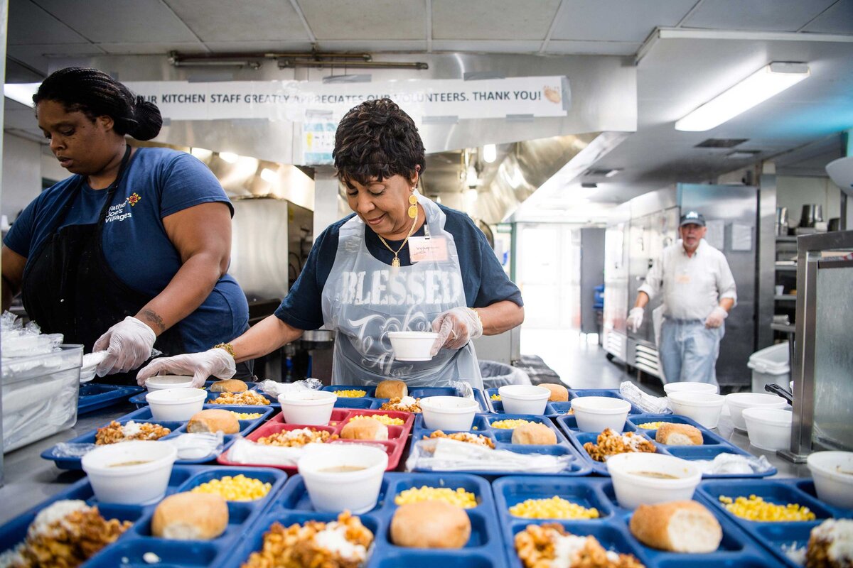 Women helps a Soup Kitchen