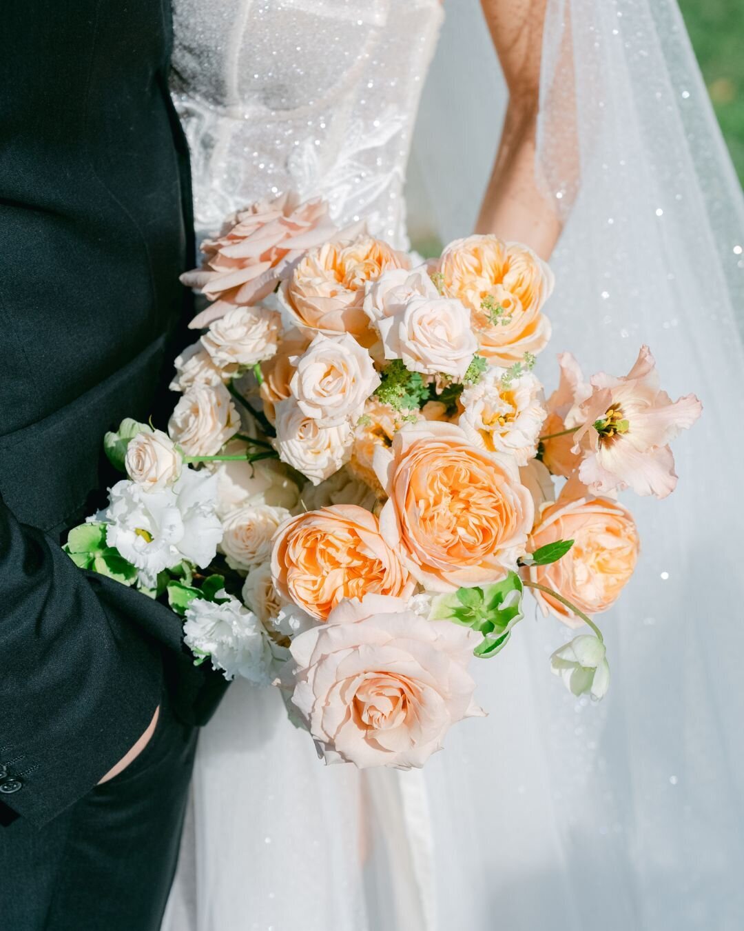 iracovos argryrides bridal bouquet