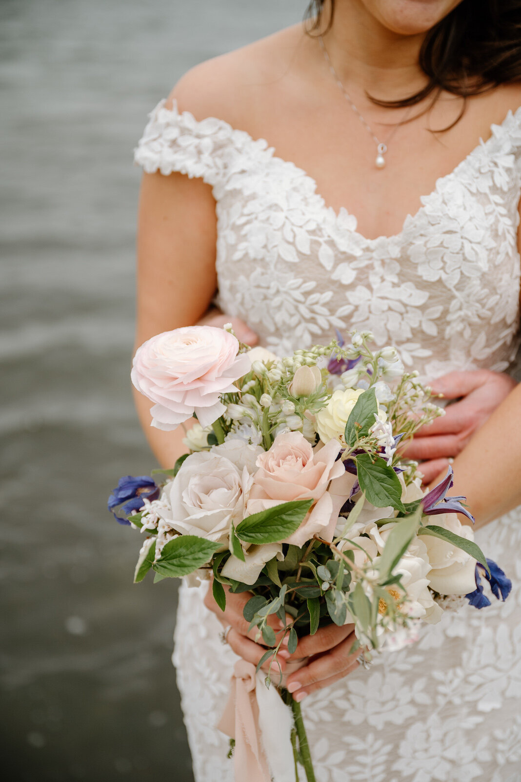 mystic-ct-coastal-wedding-flowers-tableware-rentals-petals-_-plates-52