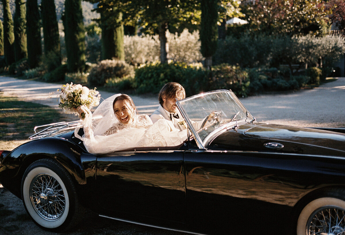 2Flora_And_Grace_Provence_BastideDeMarie_Editorial_Film_Wedding_Photographer (32 von 78)