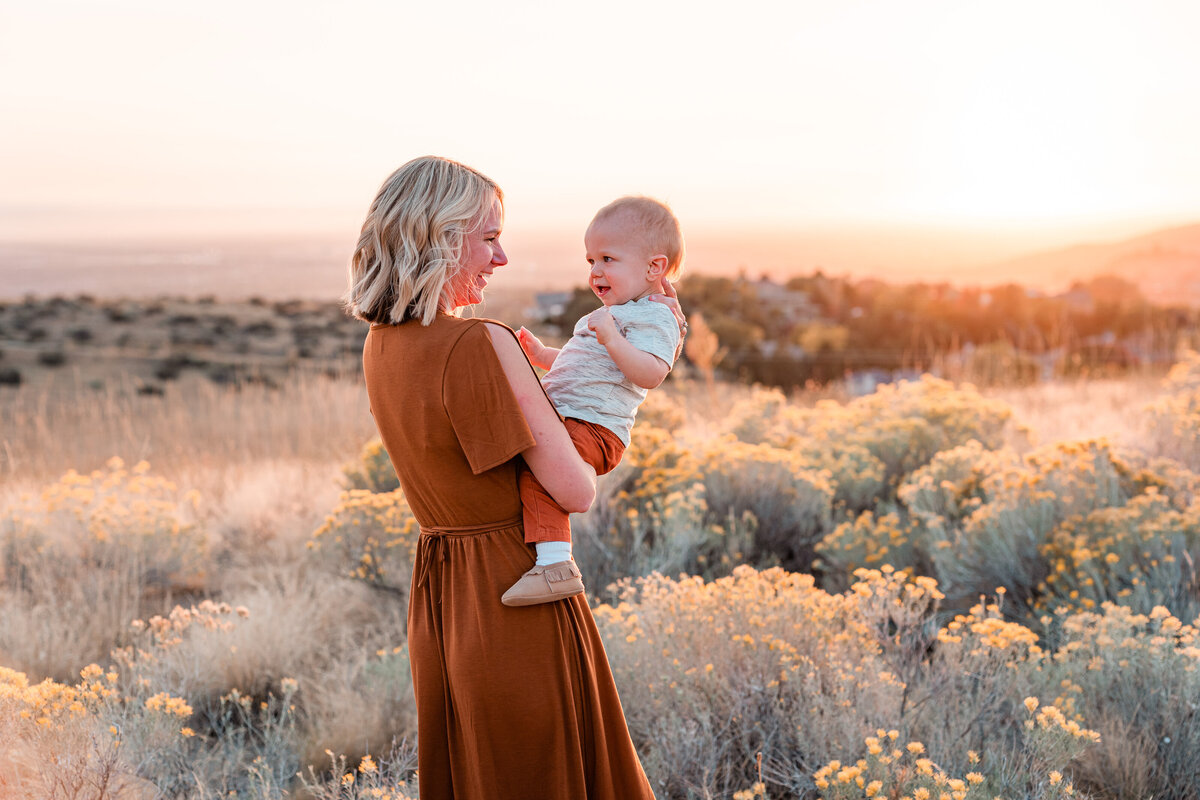 family in the boise foothills-08143