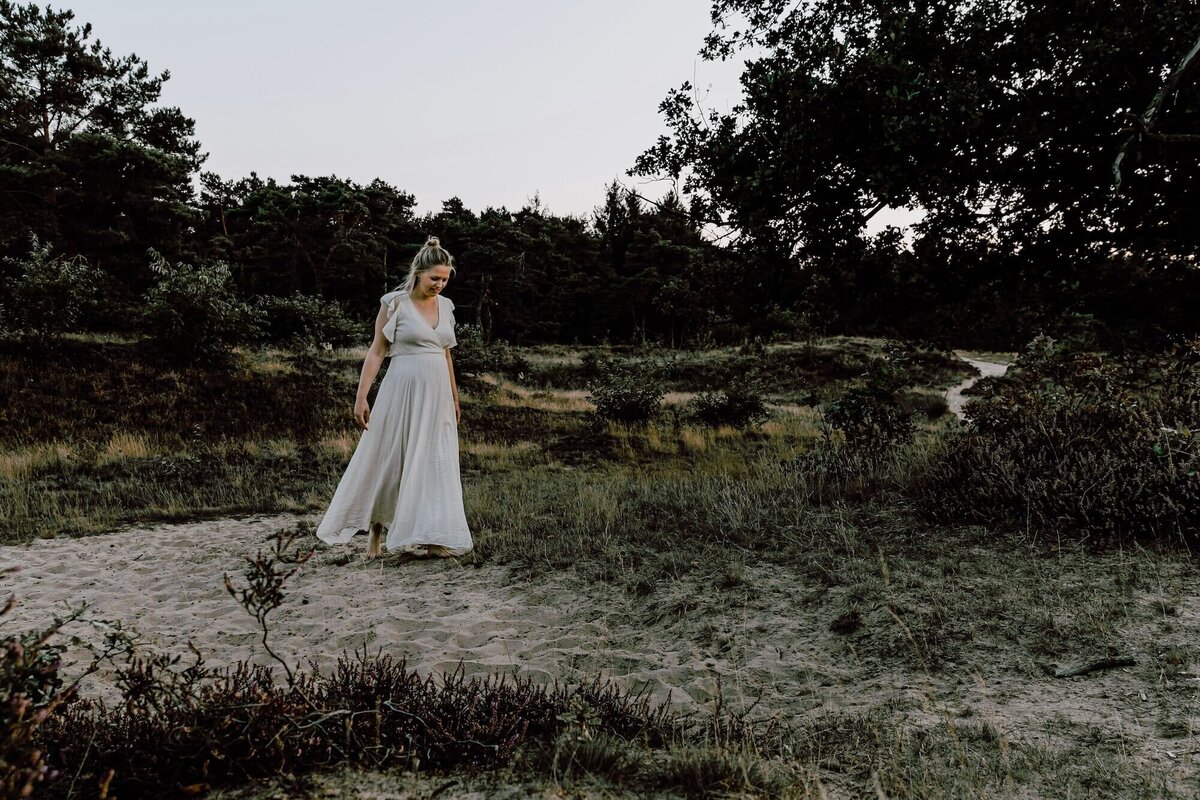 Zwangerschap fotoshoot op heide  Mascha Elzinga Fotografie