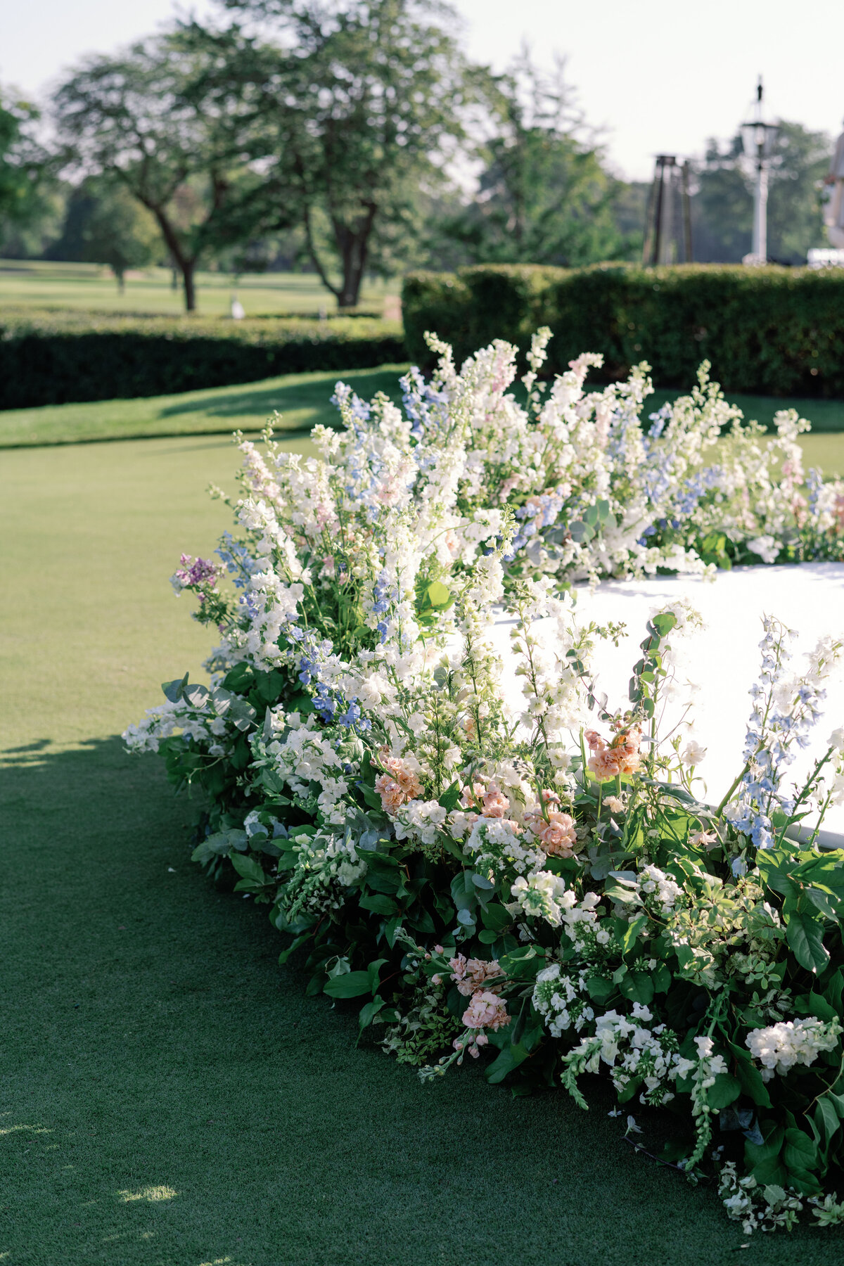 Milwaukee Country Club Wedding on the Golf Course_11