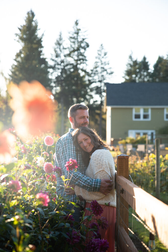 Buckley WA couple photo in dahlia garden