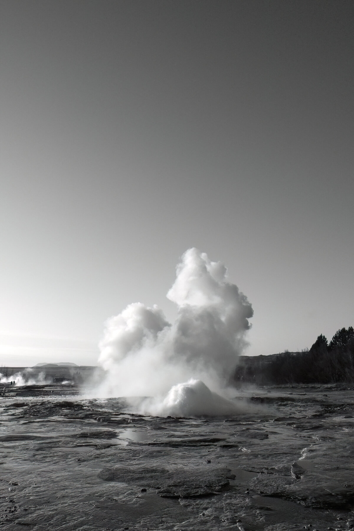 IcelandGeyser-DeNoiseAI-low-light
