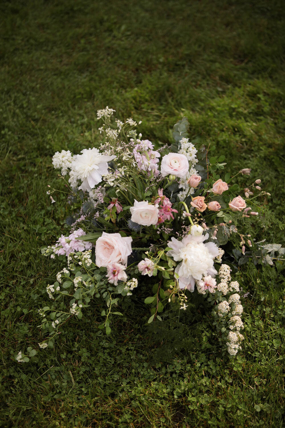 hilltop-spring-green-wedding-flowers-organic-10