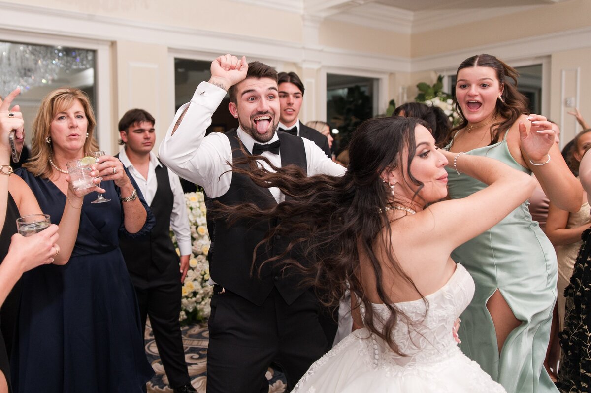 couple dancing excitely on wedding