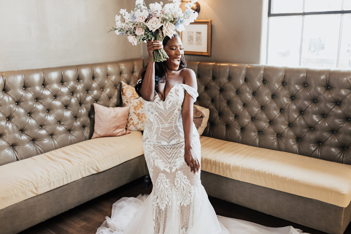 fun-and-elegant-bride-with-her-bouquet