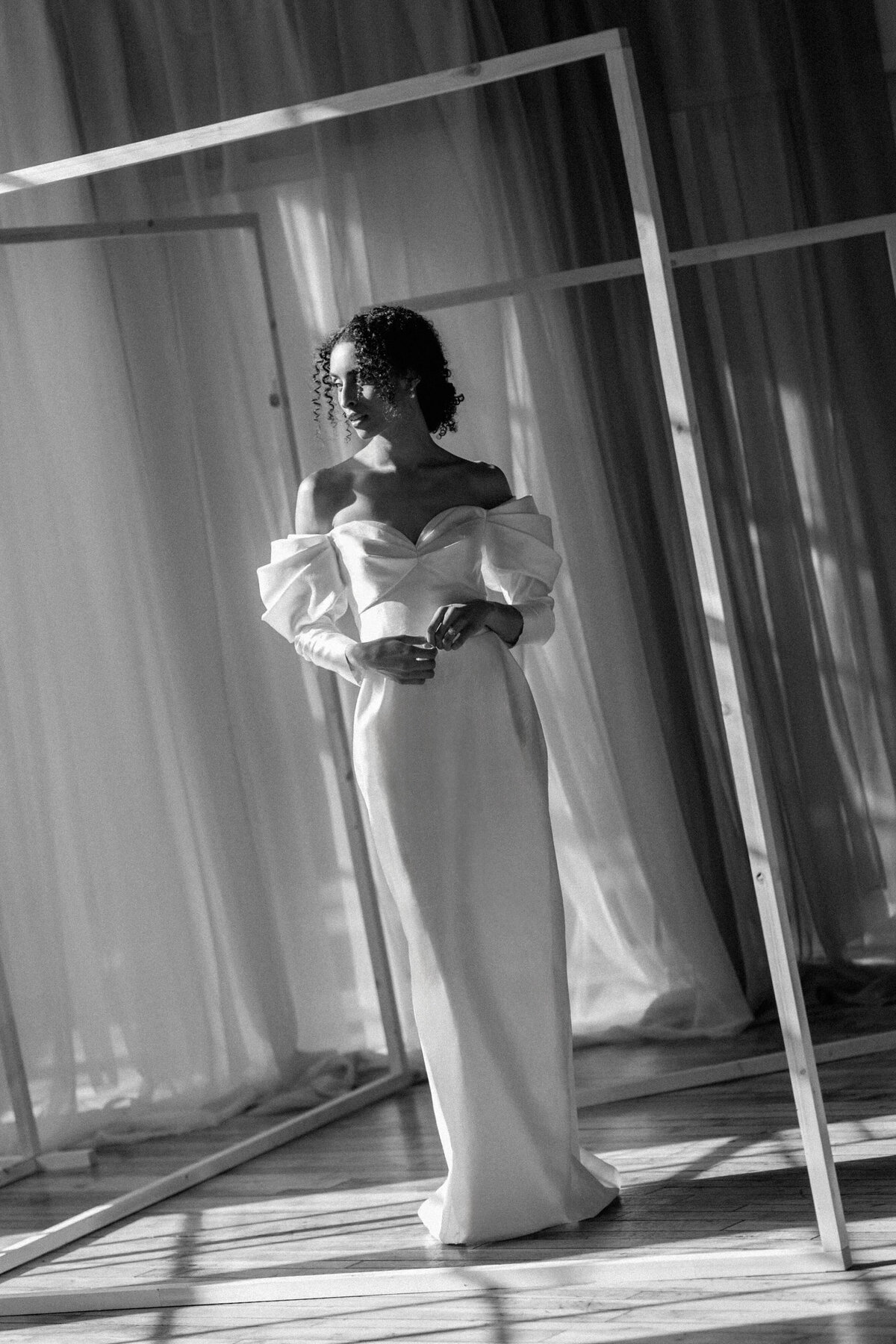 515-Cool-Girl-Bride-Inspiration-at-Toronto-Carpet-Factory-Creative-12