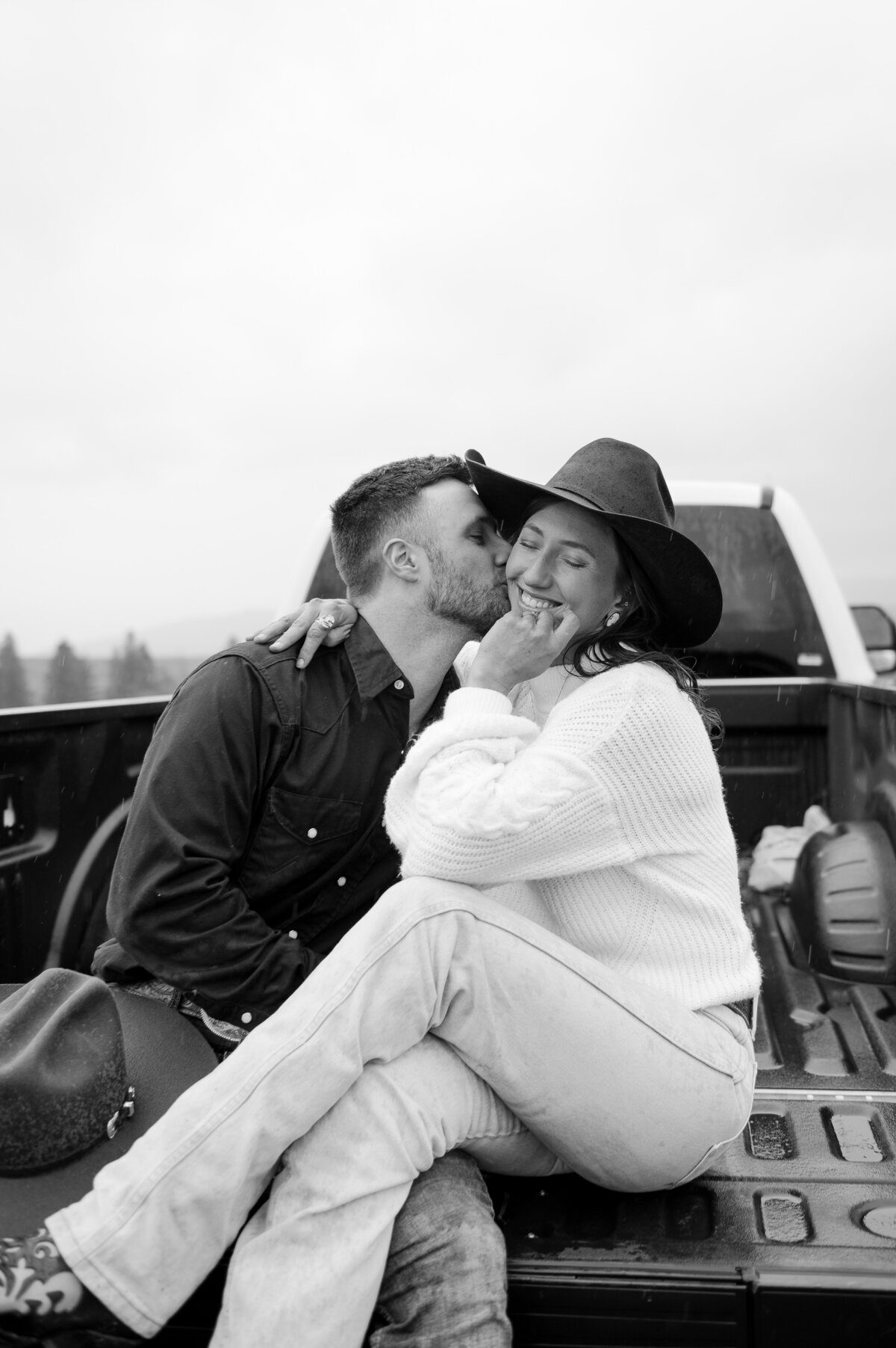presley-gray-photo-montana-western-style-engagement-4025-2