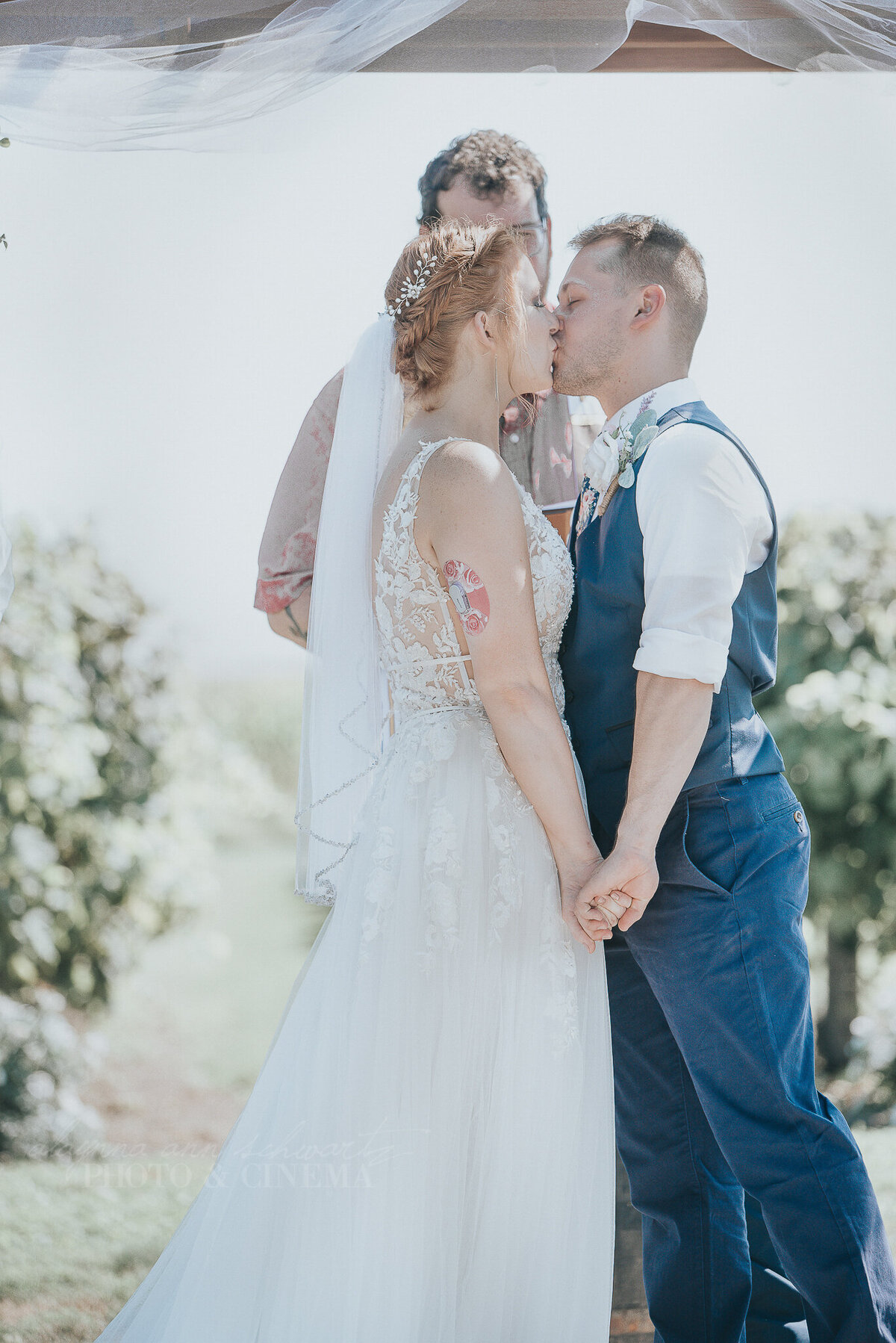 ceremony _ alaynna ann schwartz _ harpors vinyard _ iowa photographer _ playlife photography_0159