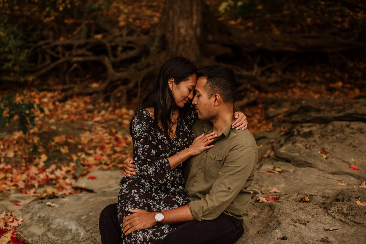 mel-hammad-fall-engagement-niagara-balls-falls-6
