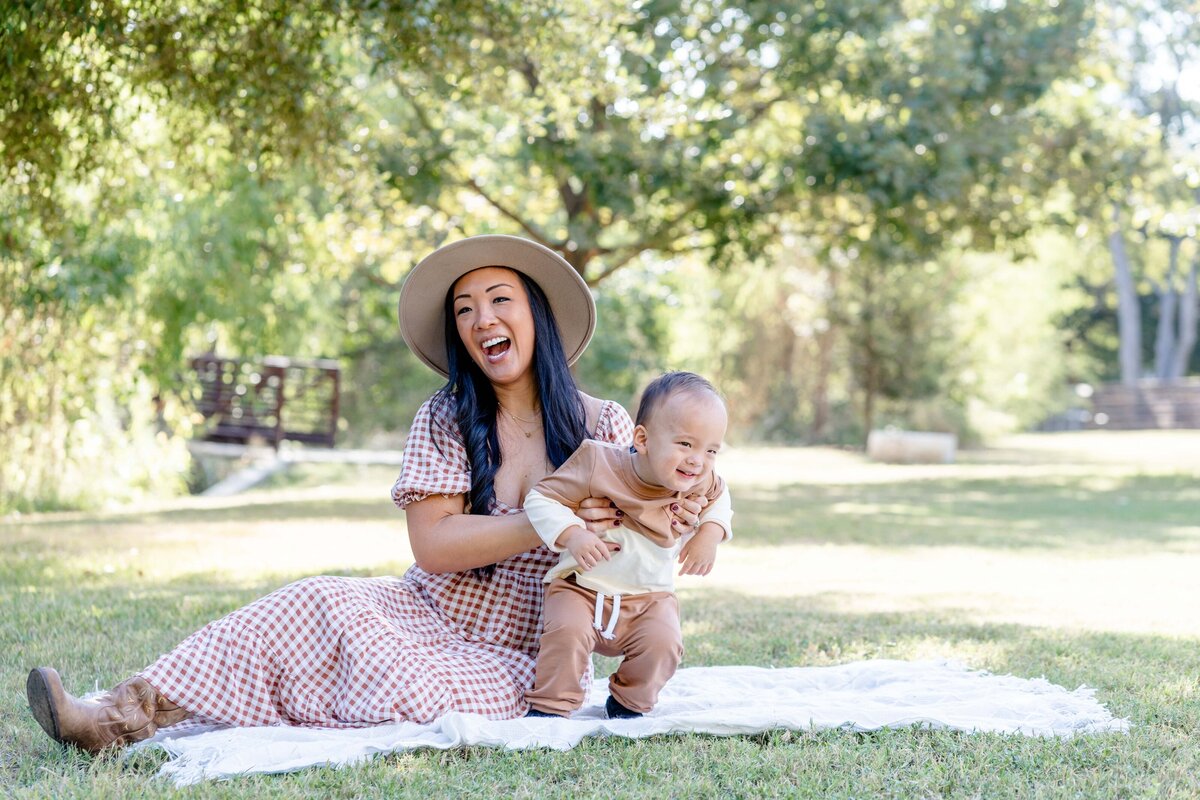 Austin-TX-Fall-Mini-Session-Magnolia-and-Grace-Photography-Co-JessicaL# (1)-8