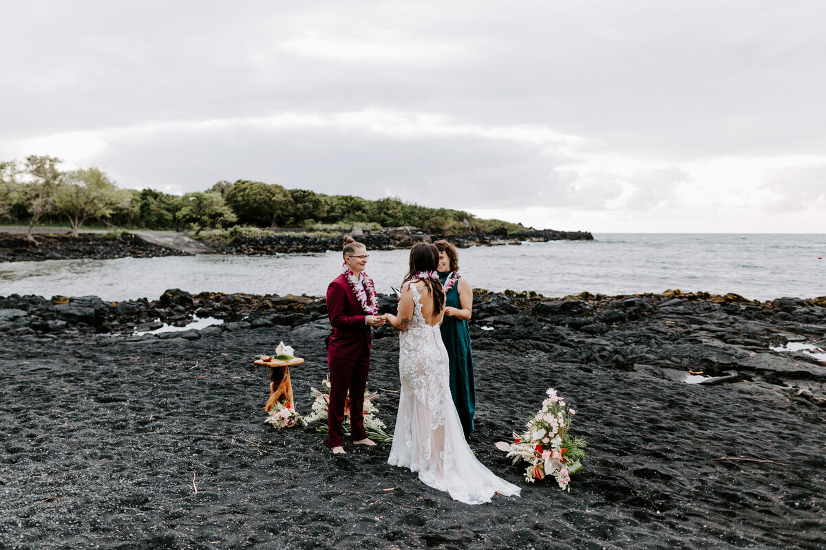23.04.01_Sara and Erin_Big Island and Maui elopement_Aly Dove Photography _0095