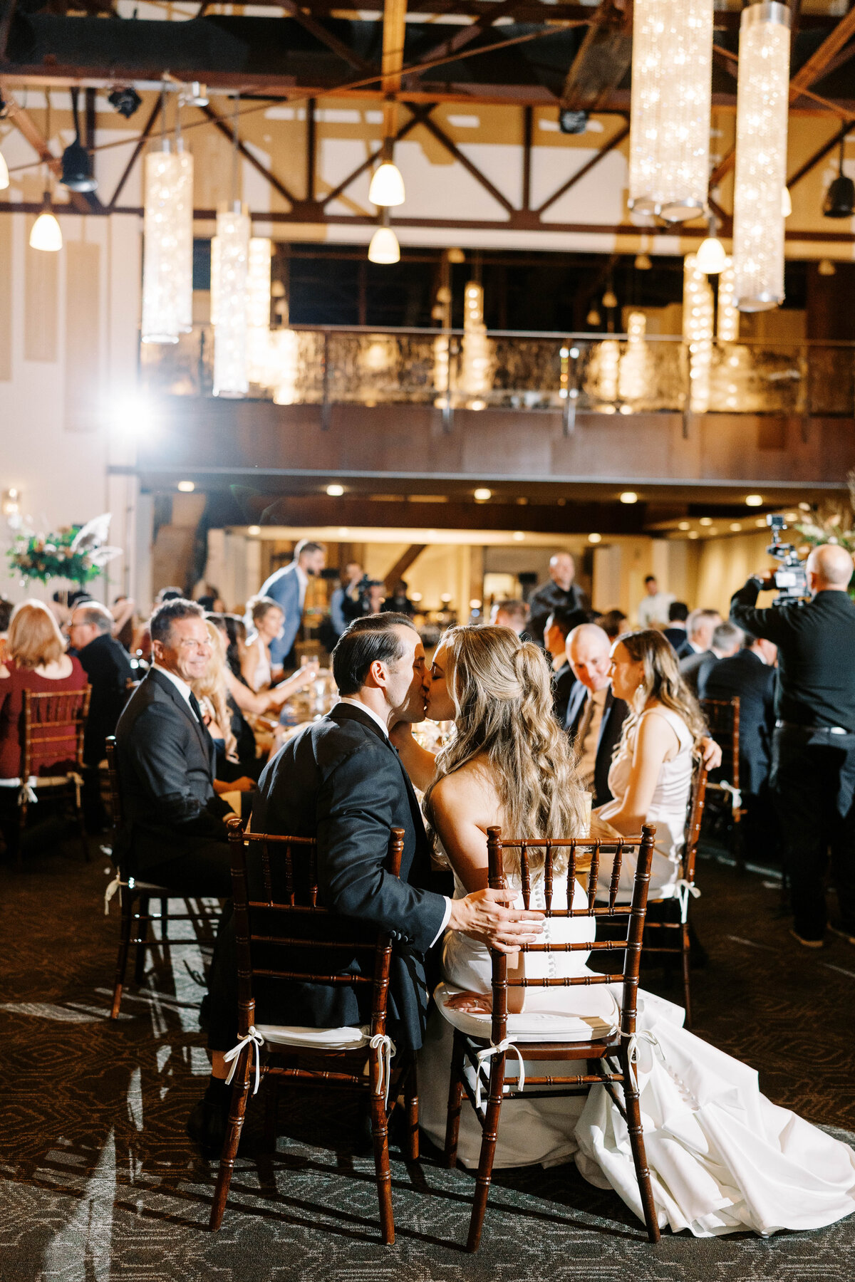 Phoenixville-Foundry-Romantic-Fall-Wedding-Photographer-Reception-Party-Photos_151