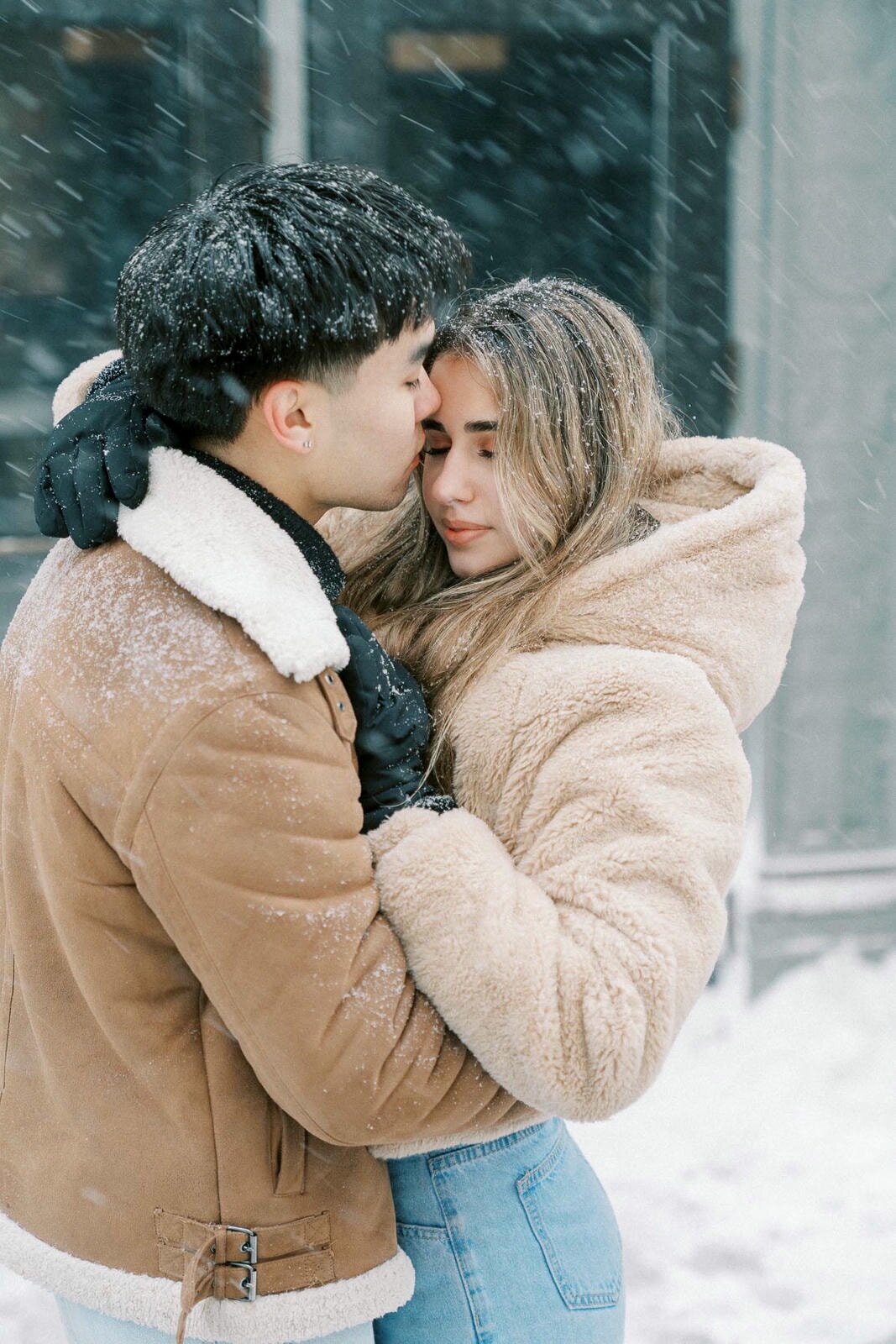 E10-Winter-snowy-engagement-photoshoot-in-Toronto-Zhan-and-Tina-2025-02-16-2500px-1034