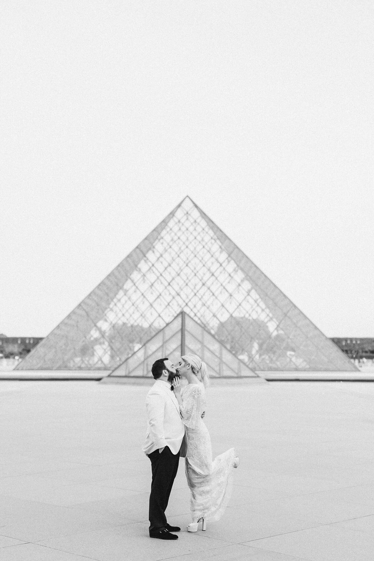 paris-fashion-wedding-photographer-cinematic-storytelling-elegant