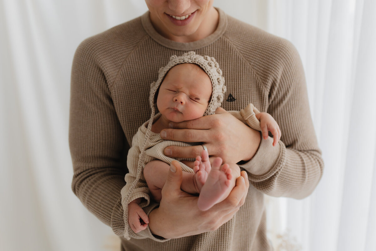 Newbornshoot papa en baby
