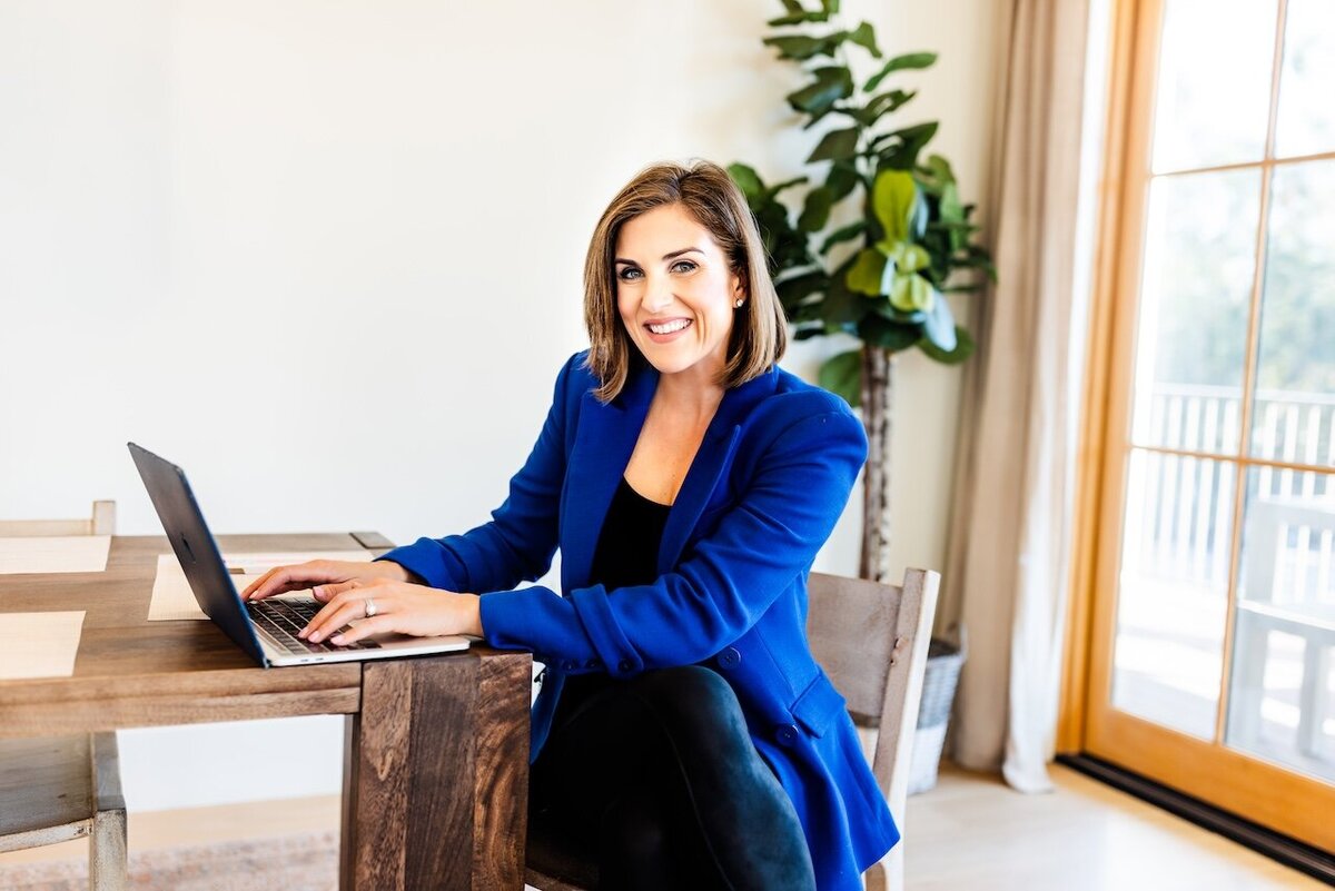 Charleston branding photography and headshots, Best Charleston headshot portrait photographer, get branding photos taken in Charleston, professional business portraits