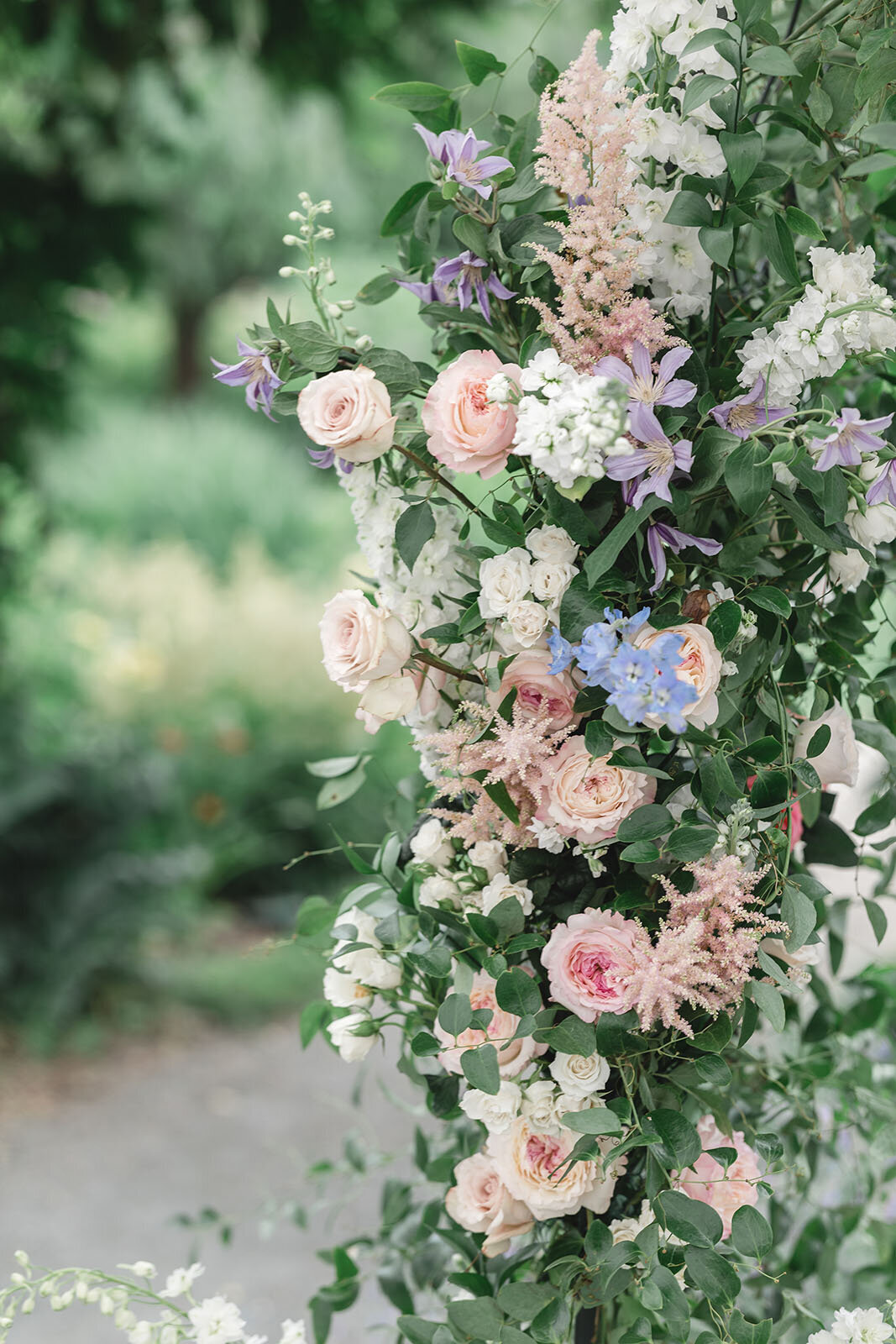 romantic_garden_wedding_flowers