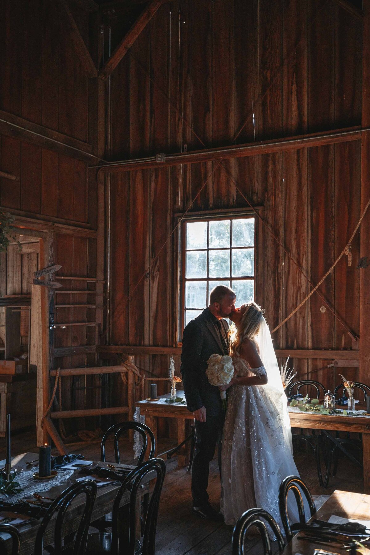 barn-kestrel-wedding-west-linn-oregon-8