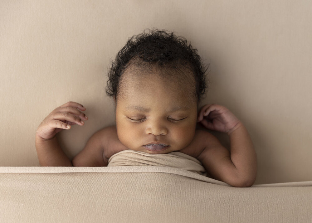 NEWBORN_BABYBOYSLEEPINGBEIGECREAMNATURAL