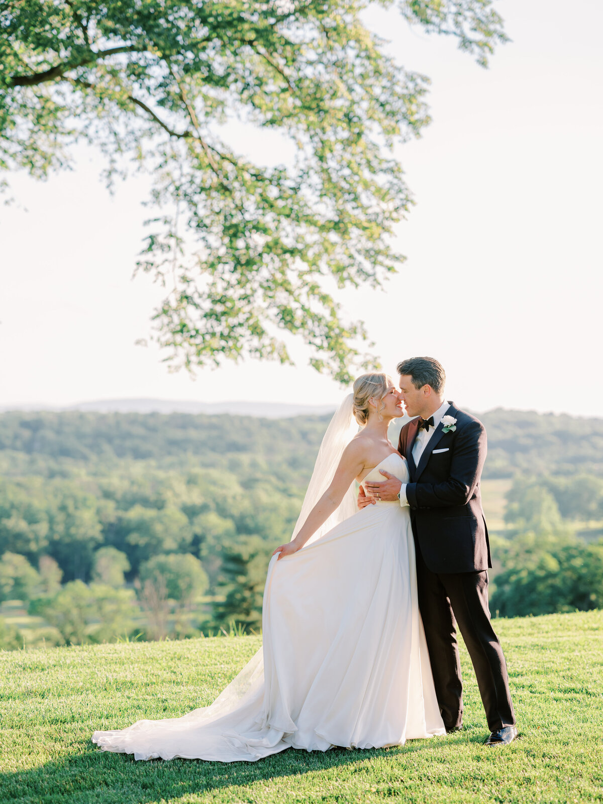 Lauren Kearns Photography Estate Wedding Photographer Biltmore Asheville North Carolina Swan House Atlanta Georgia Vanderbilt Newport Rhode Island Charleston South Carolina Florida New Jersey East Coast Engagement Couple Laurens-Favorites-218