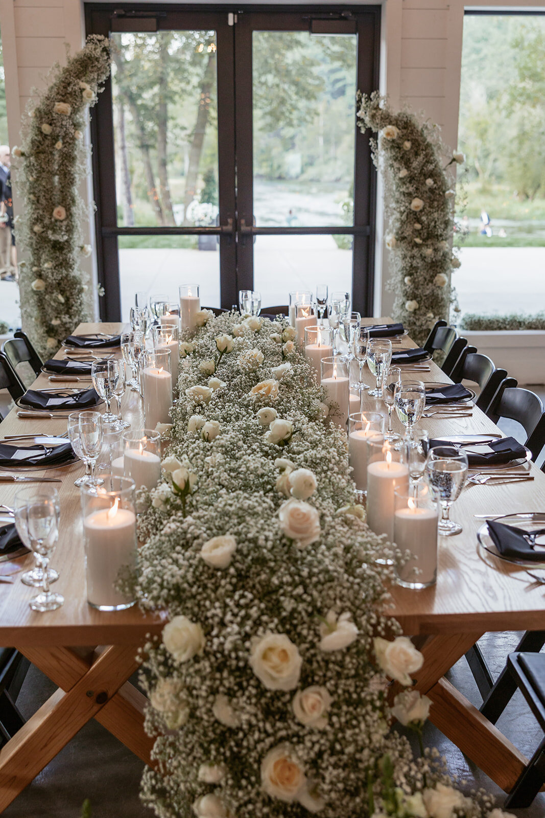 la-pointe-events-wedding-head-table