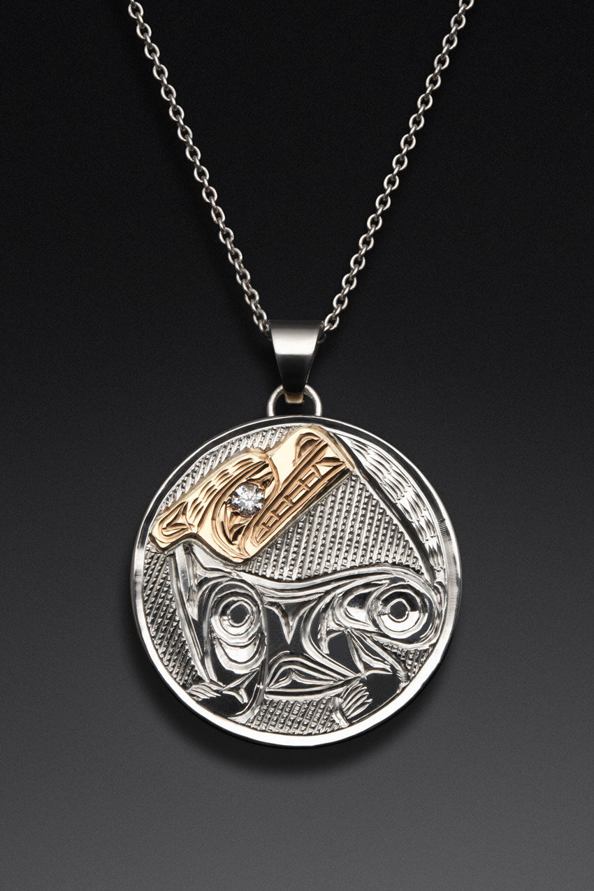 native-carved-jewellery-wolf-pendant-silver-yellow-gold-canada