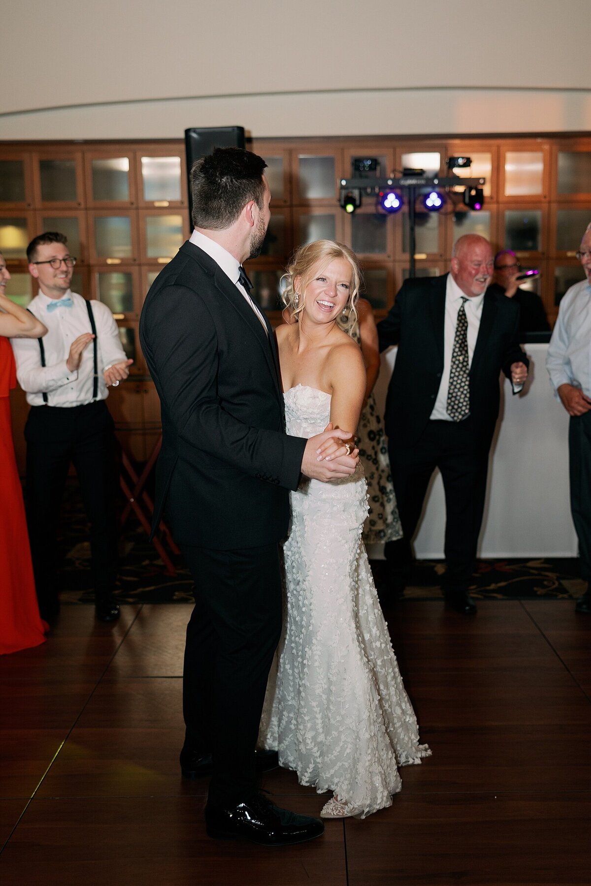 Oak-pointe-country-club-wedding_1320